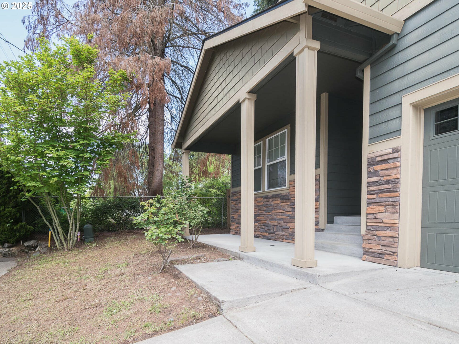 Property Photo: 2802 SE 103rd Ave OR 97266
