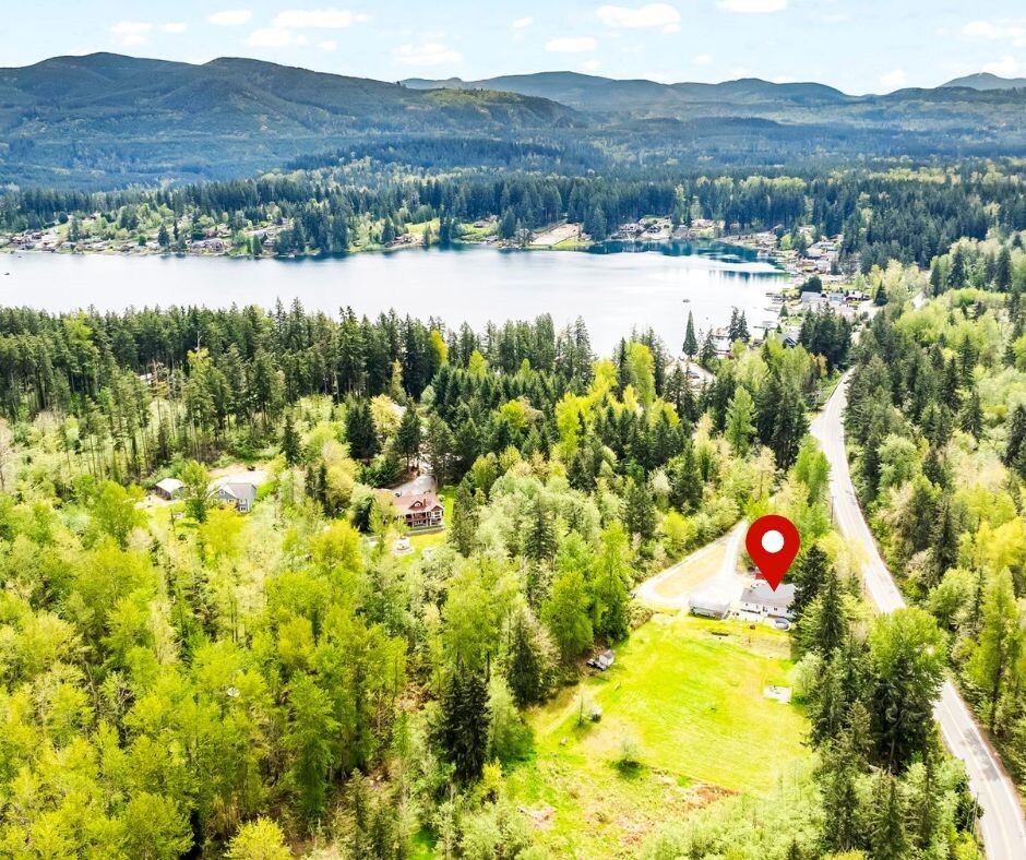 Property Photo: 11211 Clear Lake North Road E WA 98328