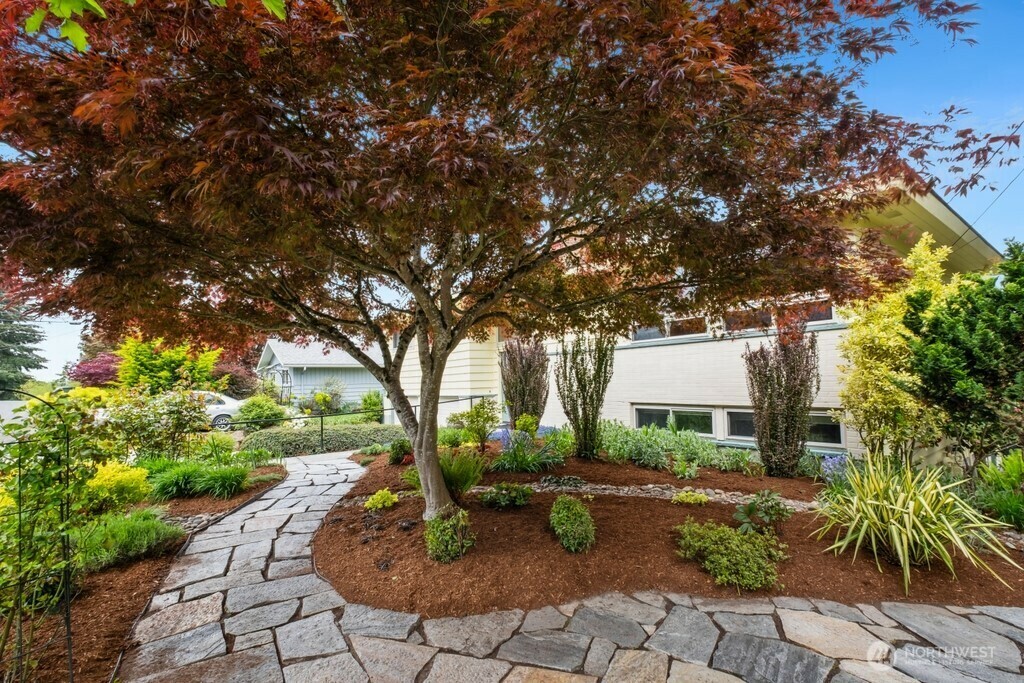 Property Photo: 11614 SE 49th Street WA 98006