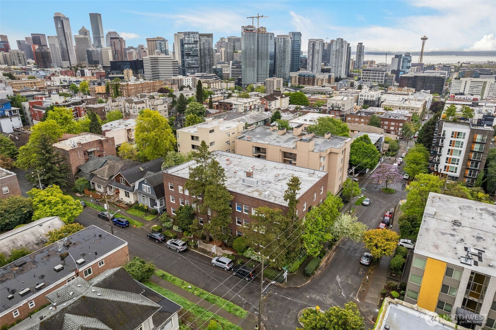 Property Photo: 321 Boylston Avenue E 207 WA 98102