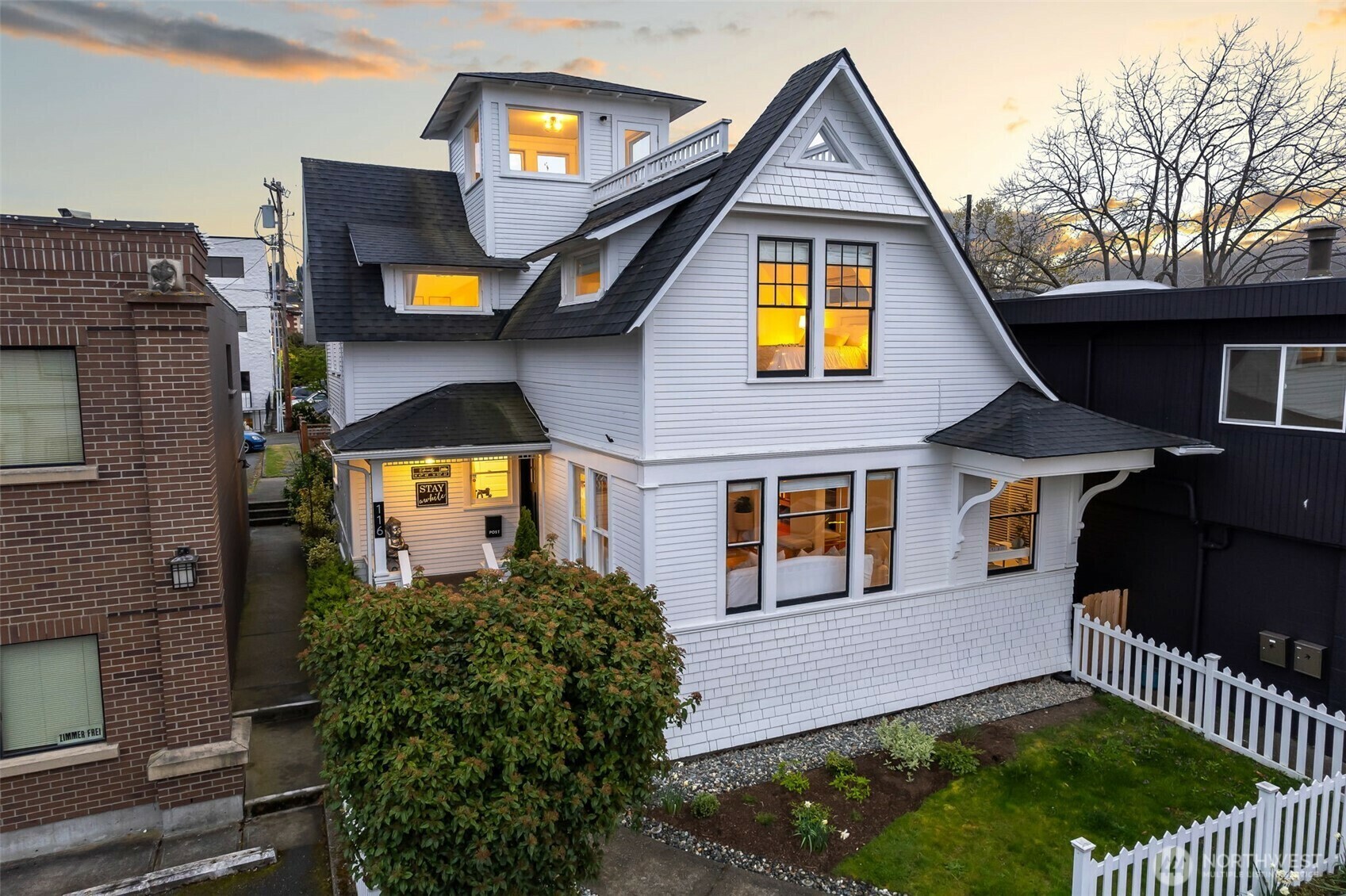 Property Photo: 116 4th Avenue N WA 98020