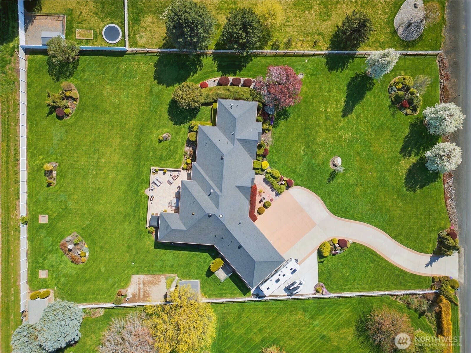 Property Photo: 2961 Kendall Road WA 99362