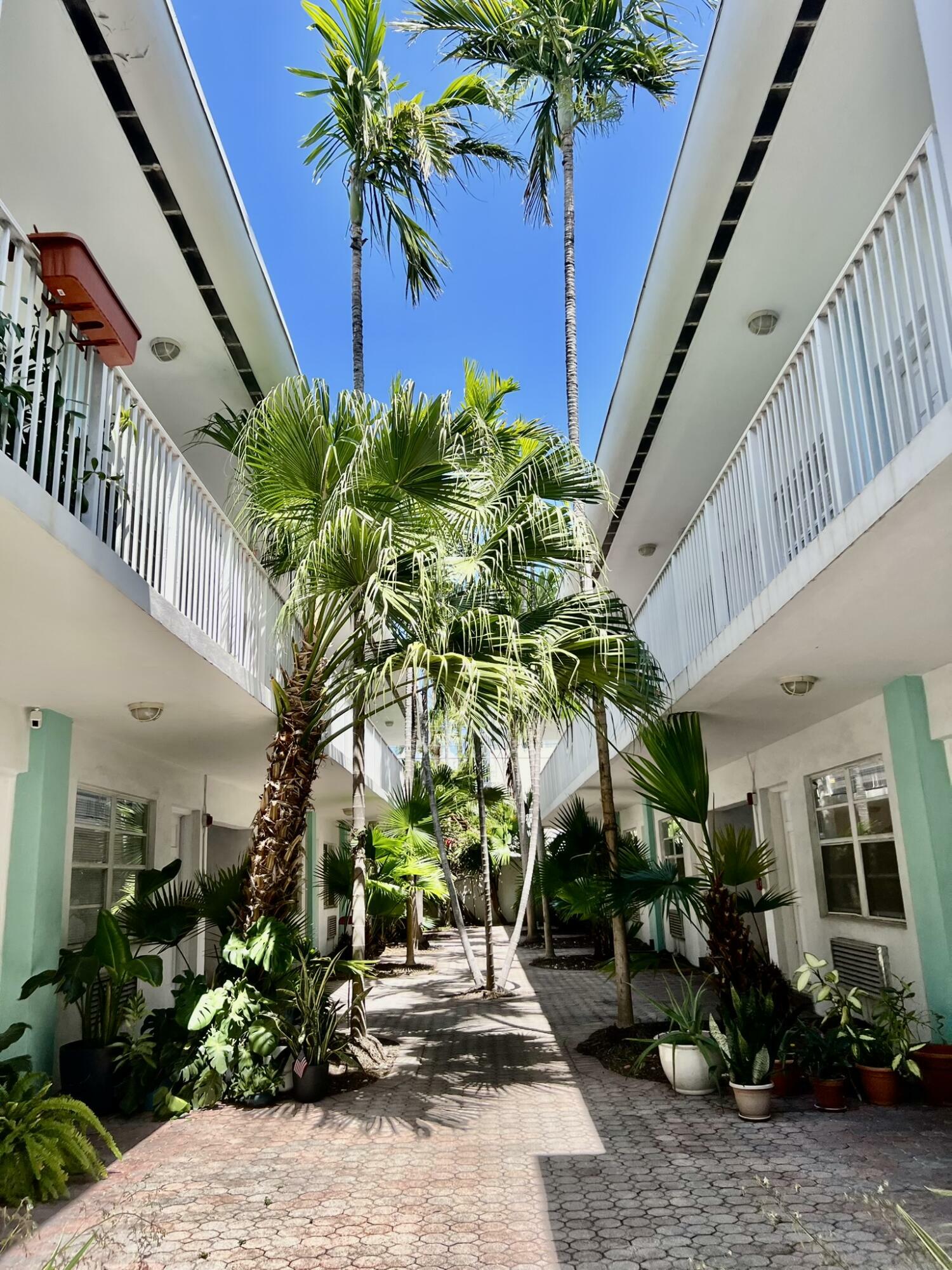Property Photo: 901 Meridian Avenue 103 FL 33139