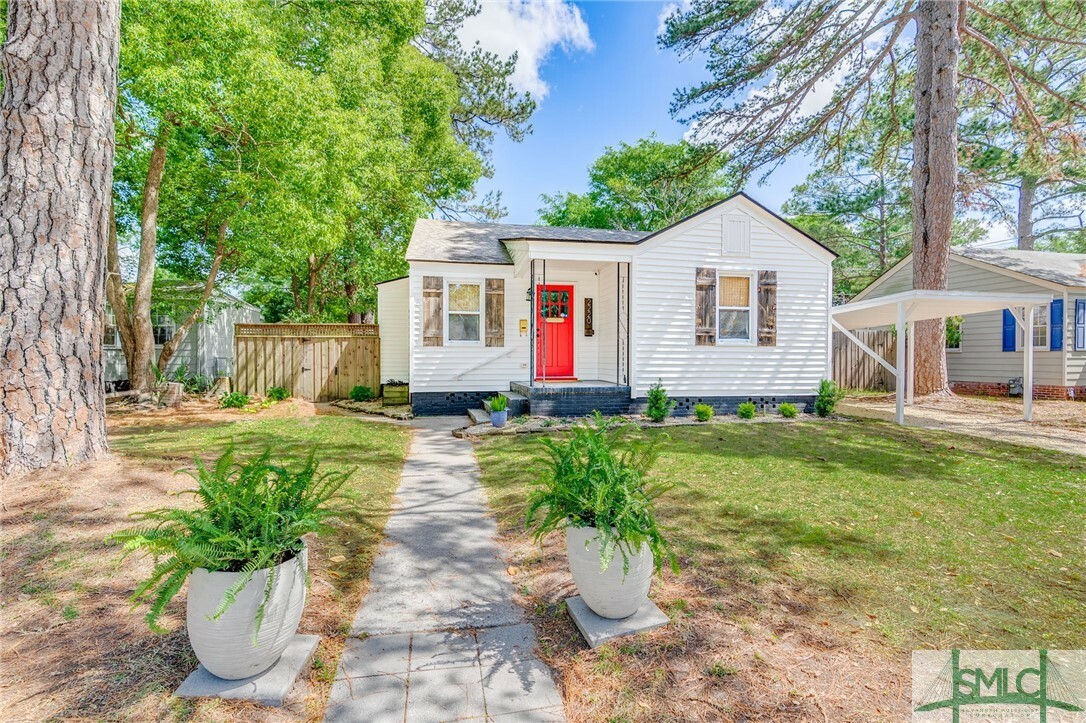 Property Photo: 2220 E 38th Street GA 31404