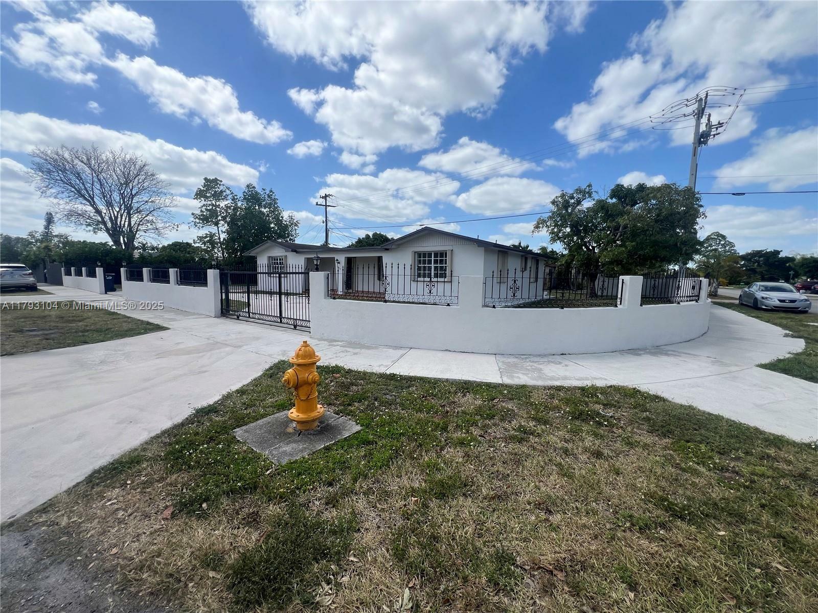 4330 SW 99th Ct  Miami FL 33165 photo