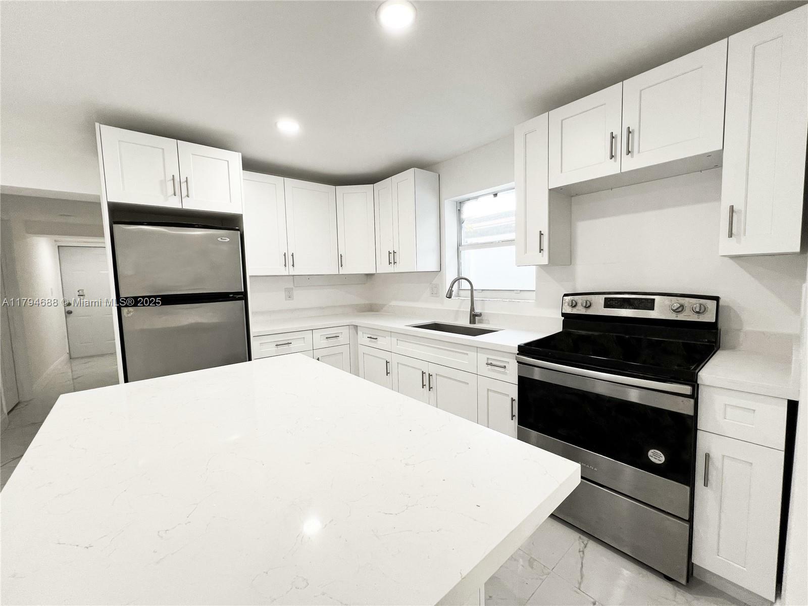 Property Photo: 5725 Buchanan St FL 33021