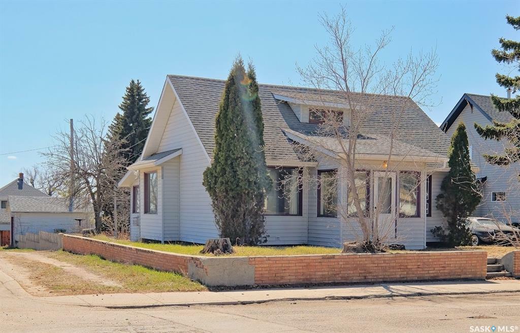 Property Photo: 240 3rd Avenue E SK S0L 2V0