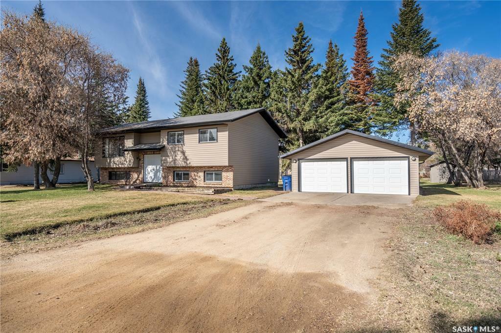 Property Photo: 141 2nd Street W SK S0M 2K0