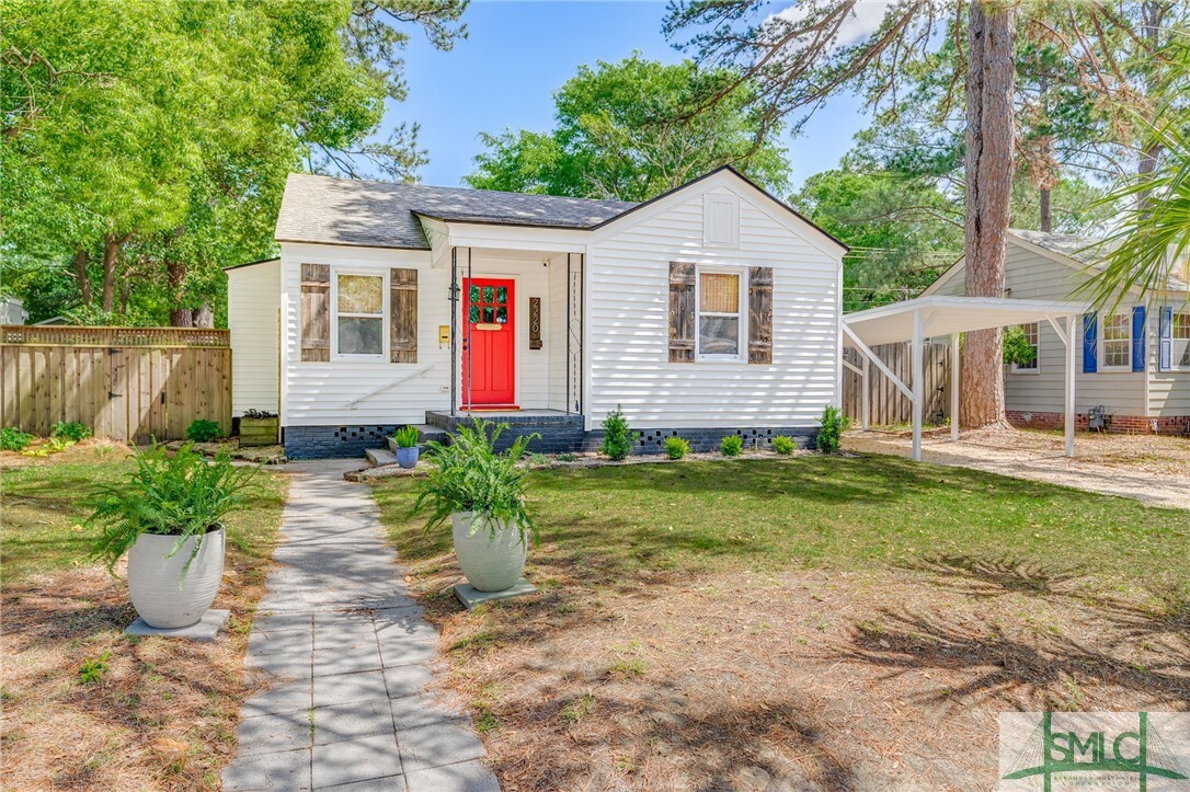 Property Photo:  2220 E 38th Street  GA 31404 