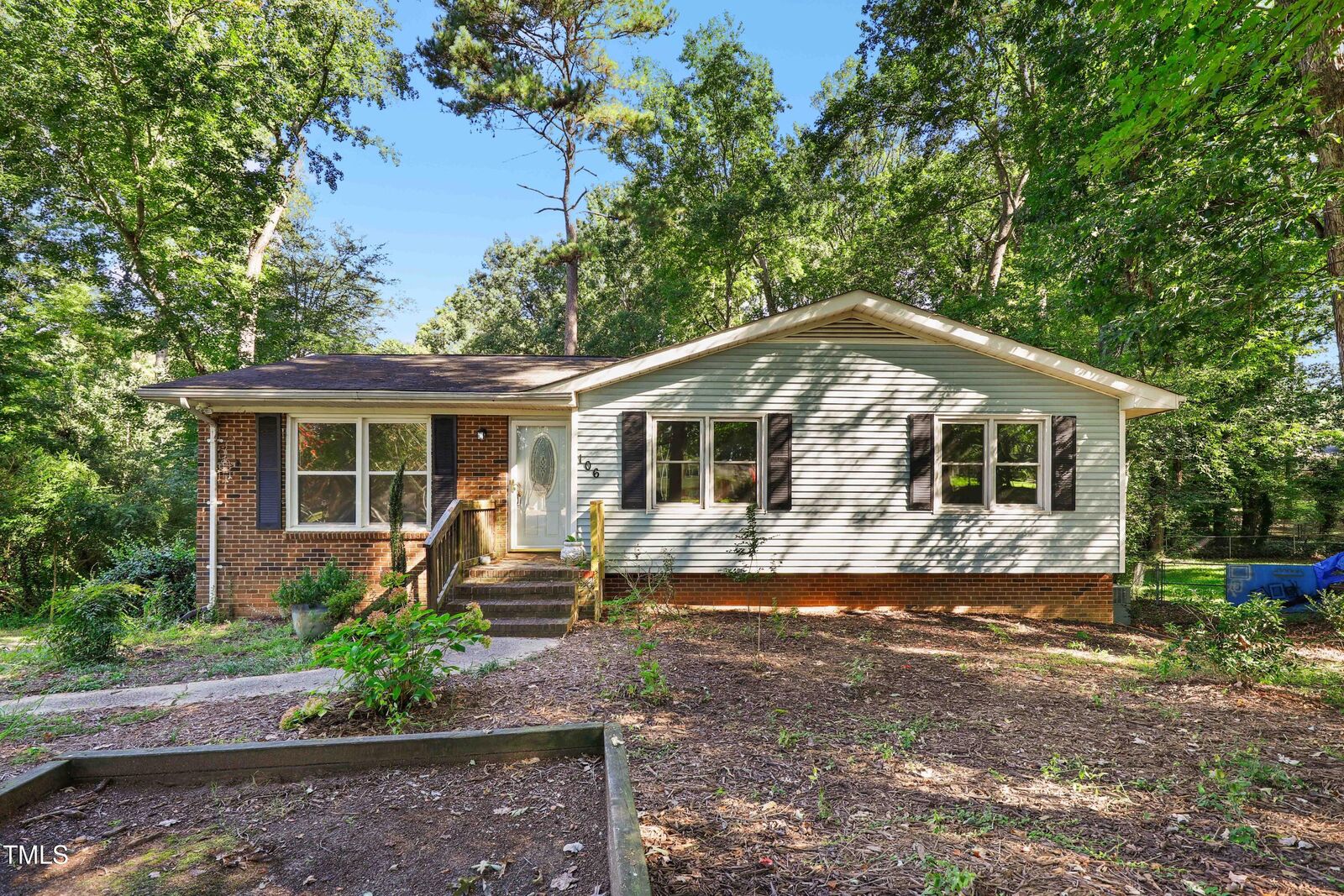 Property Photo:  106 Argyle Court  NC 27529 