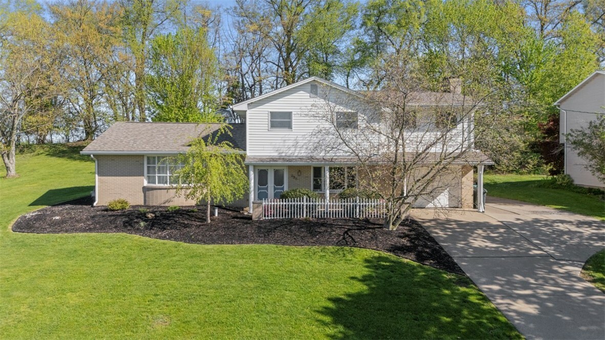 Property Photo: 638 Morningstar Dr PA 16117