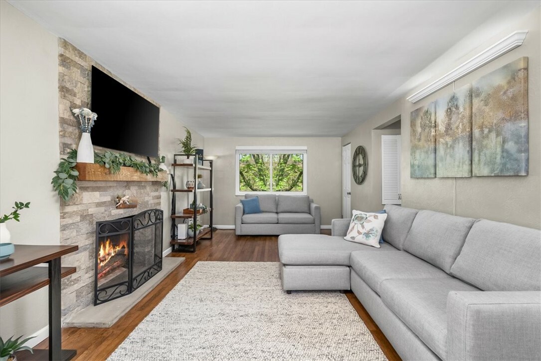 Property Photo: 124 Skylark Dr PA 15116