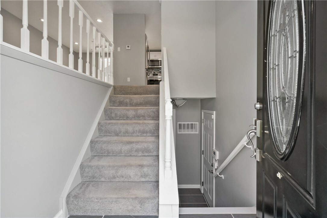 Property Photo: 1033 Barnsley Dr PA 15129