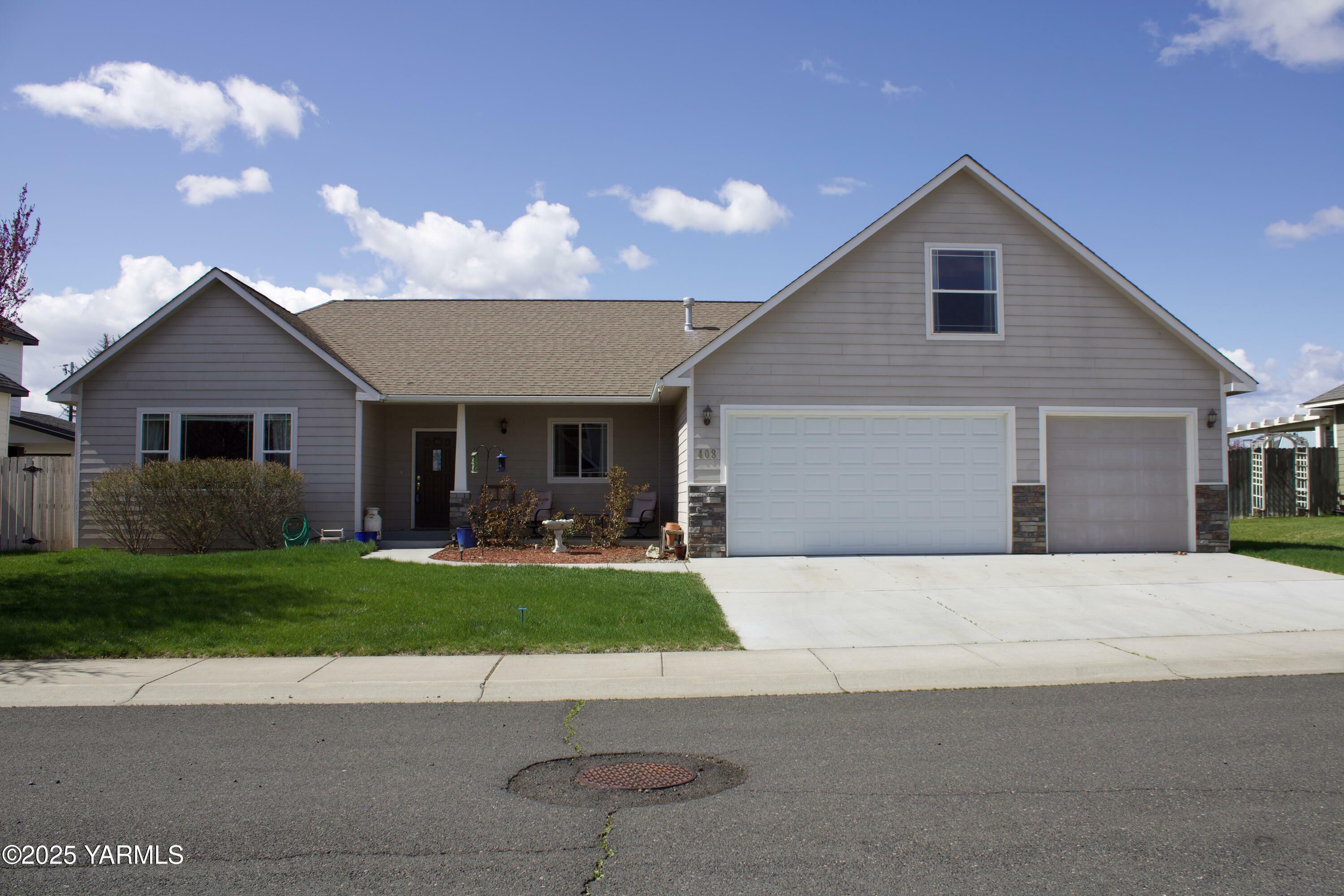 Property Photo: 408 S 93rd Ave WA 98908