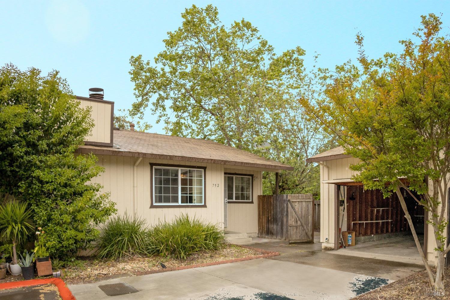 Property Photo:  752 Agnew Place  CA 95401 