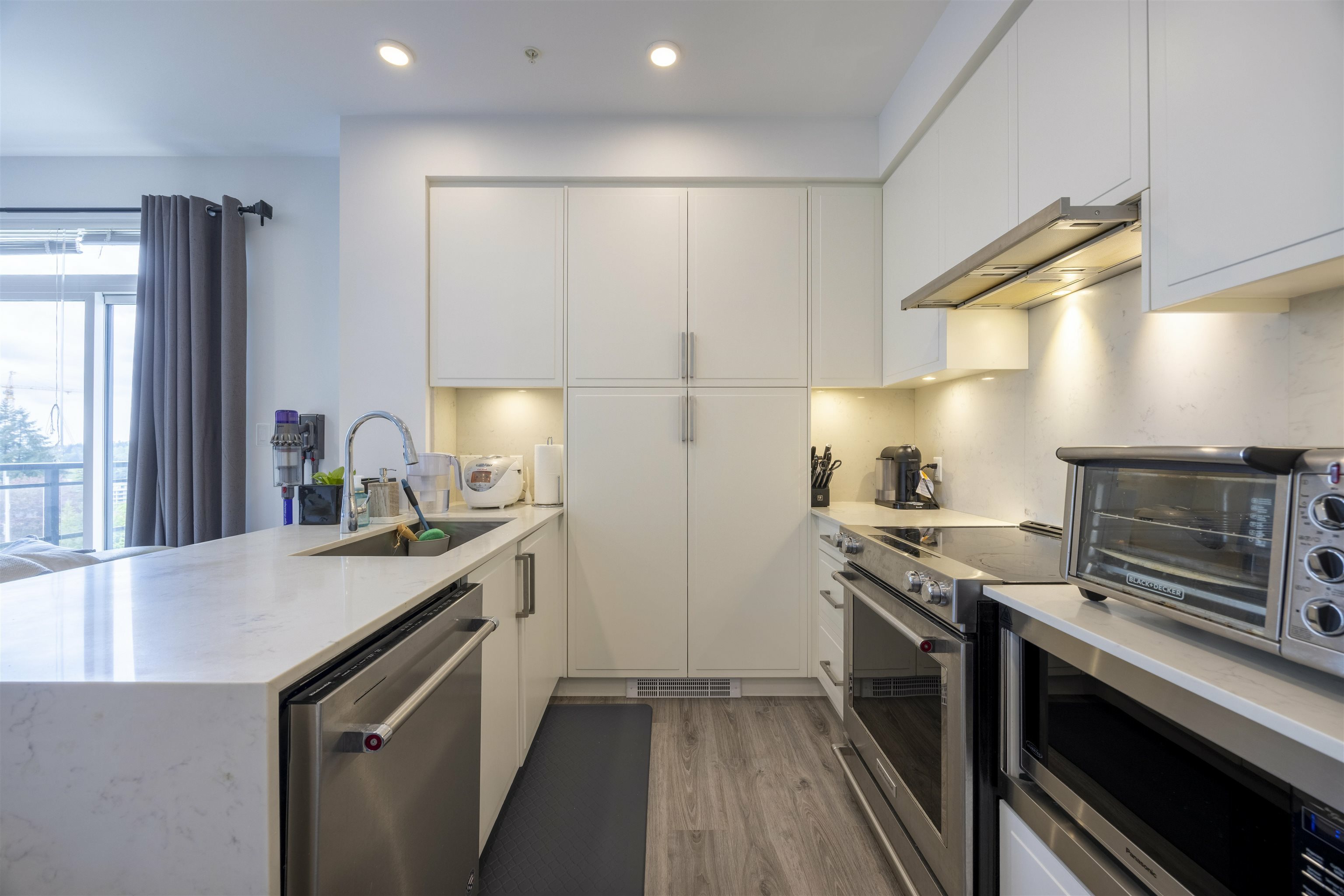Property Photo: 700 Clarke Road 606 BC V3J 0K5