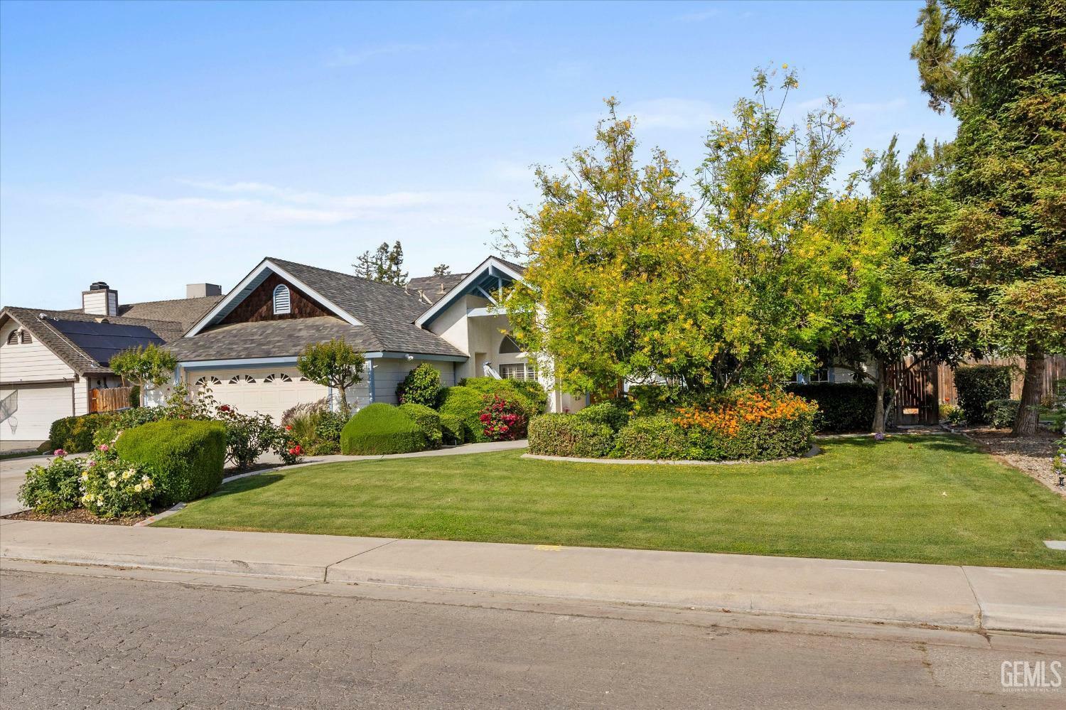 Property Photo: 2212 Wild Oak Court CA 93311