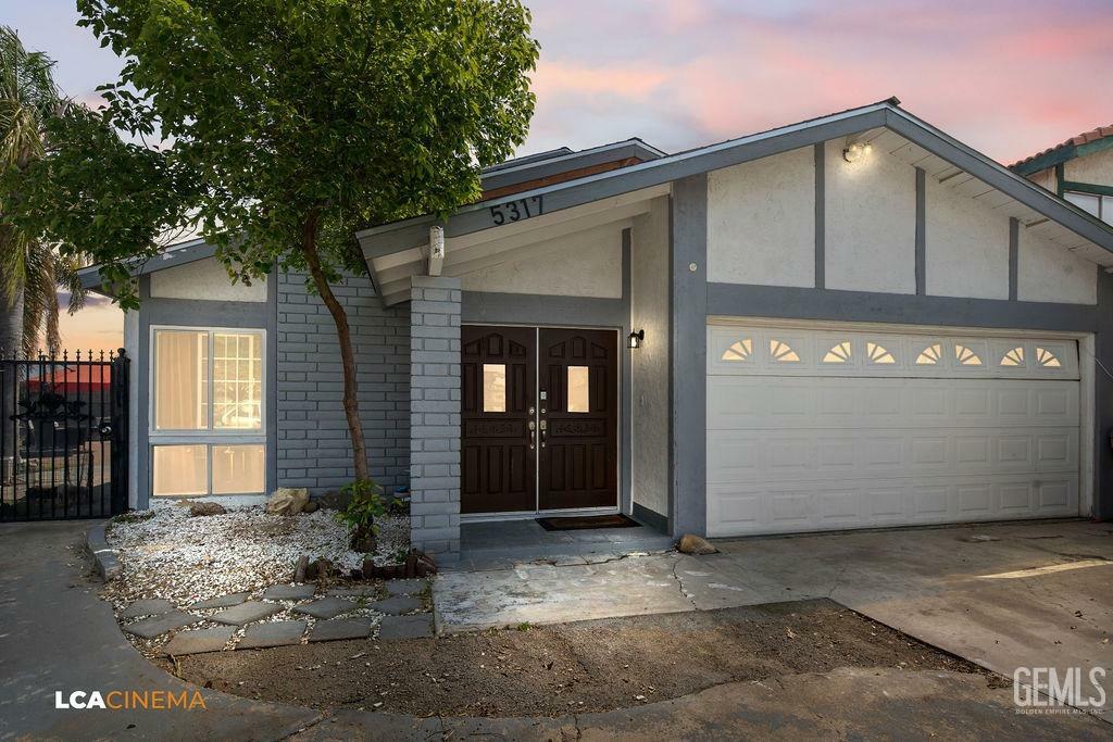 Property Photo: 5317 Eastridge Court CA 93306