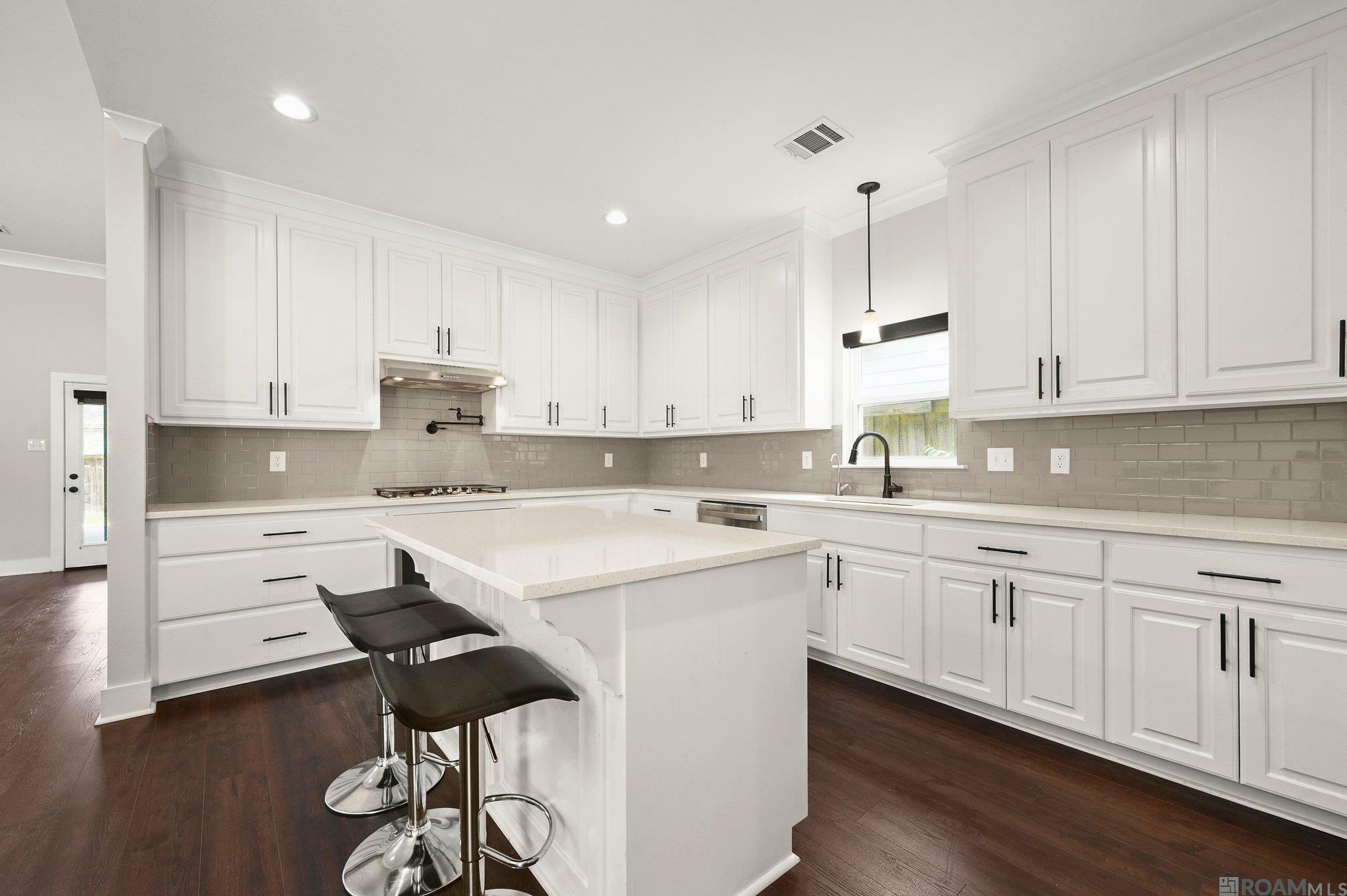 Property Photo: 9629 S Creek Dr LA 70726