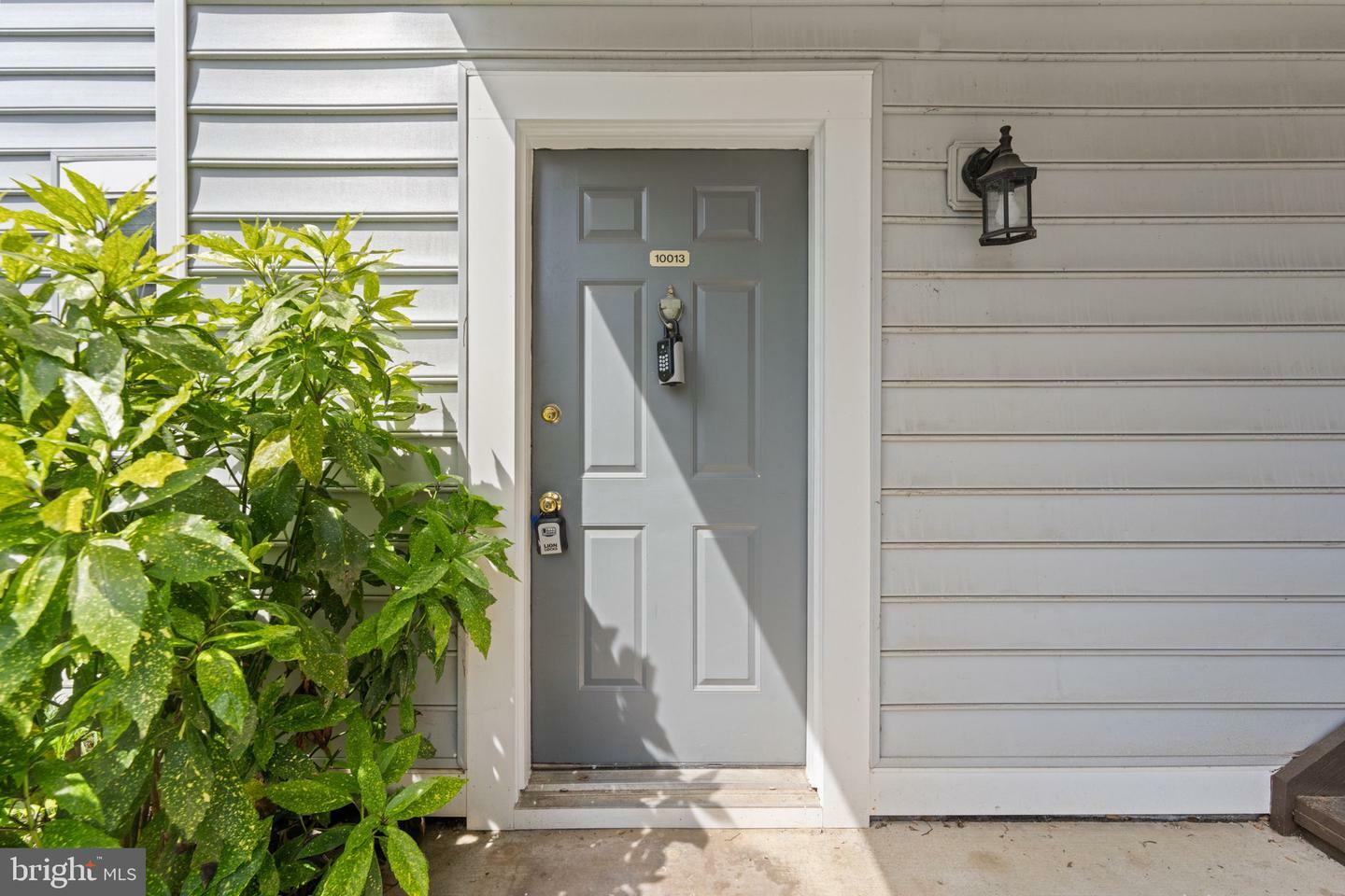 Property Photo: 10013 Oakton Terrace Road VA 22124