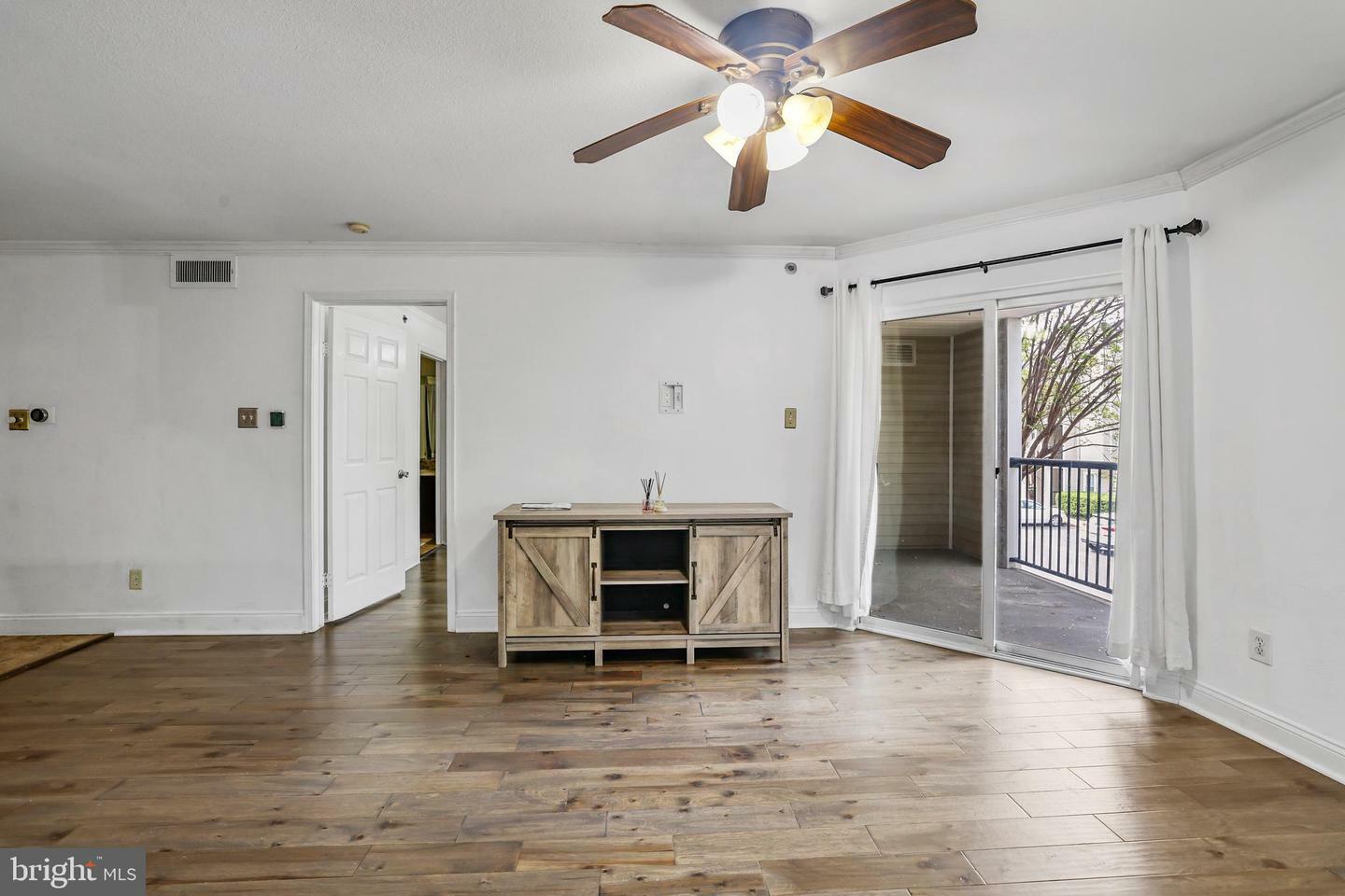 Property Photo: 3315 Wyndham 2234 VA 22302