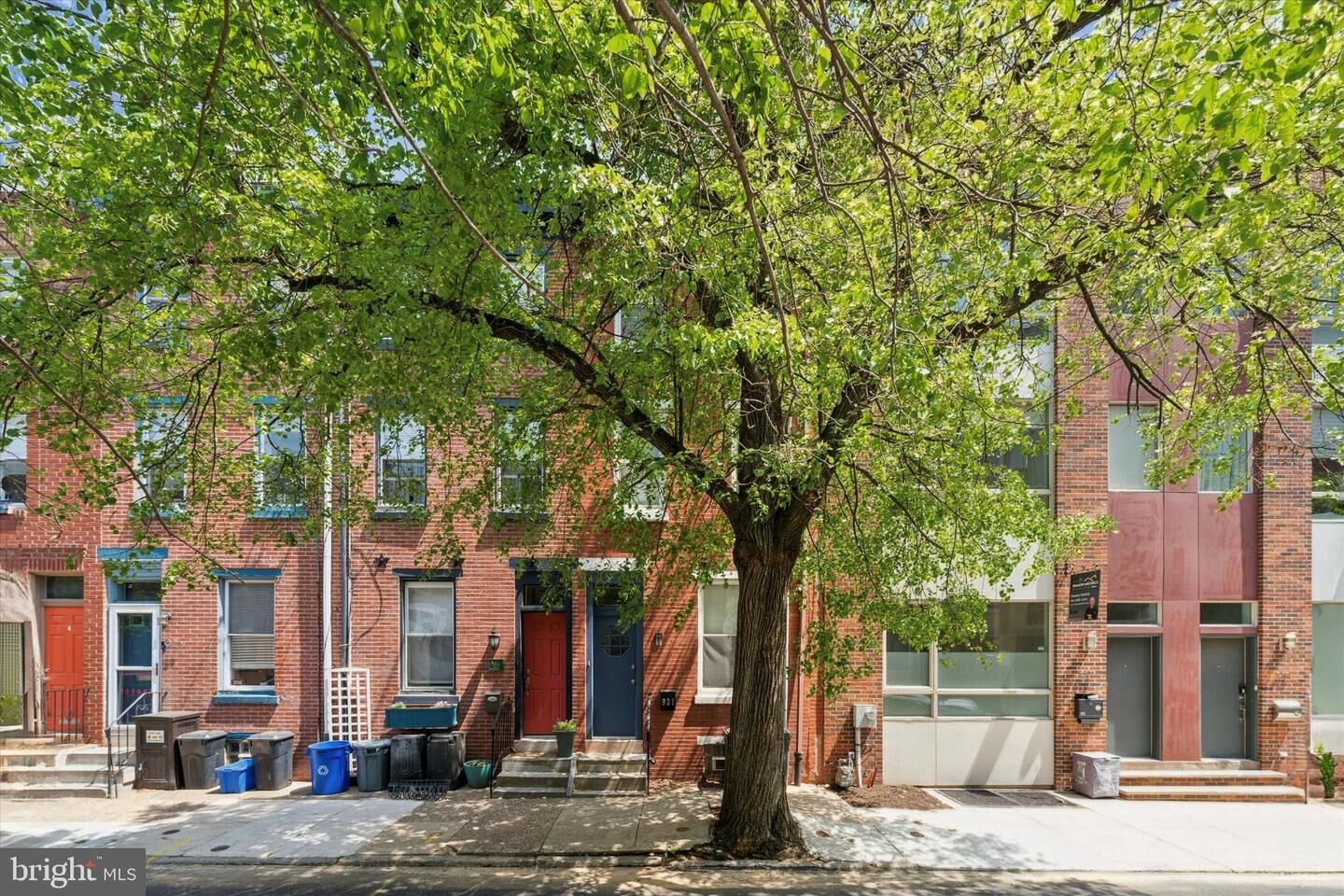 Property Photo: 921 N Randolph Street PA 19123