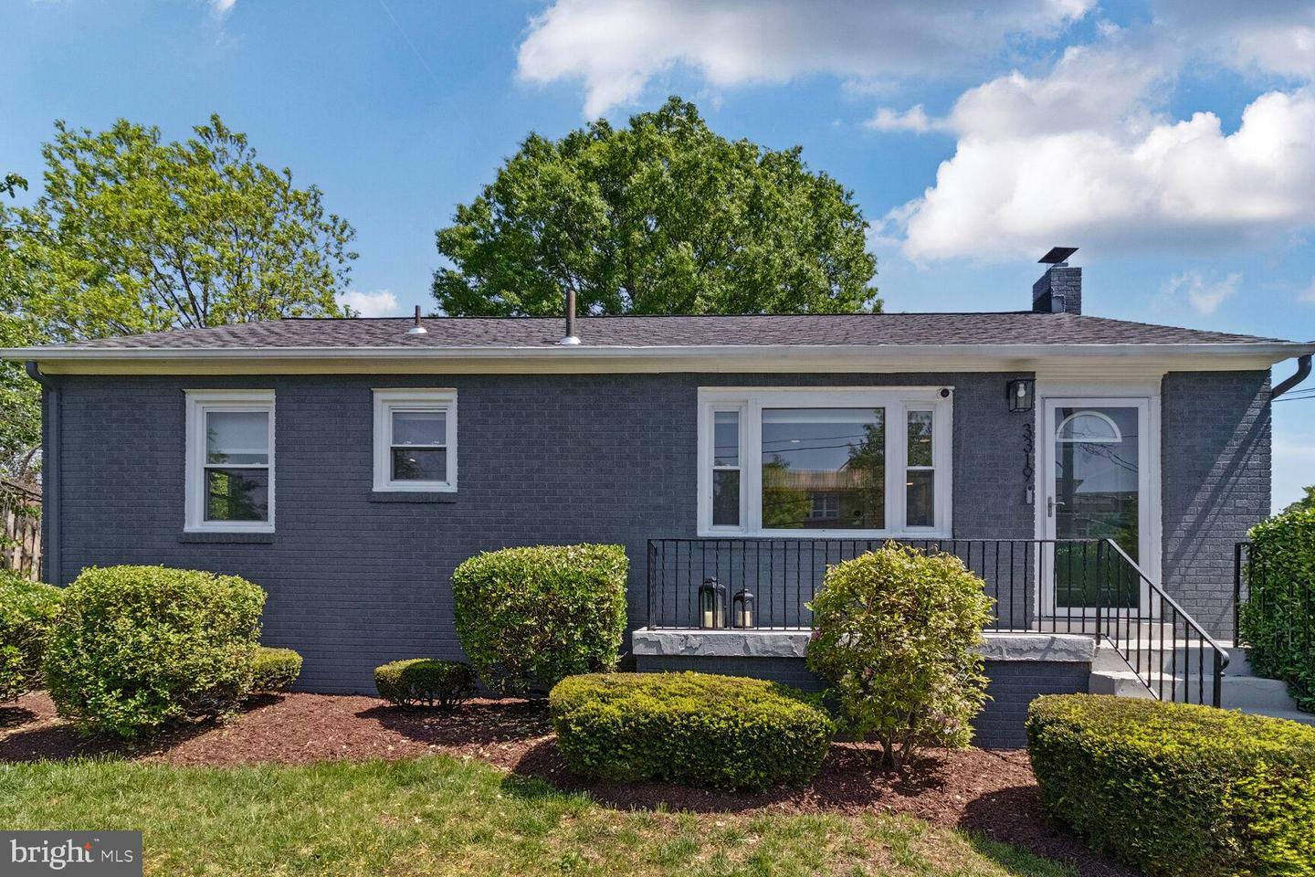 Property Photo: 3319 King Street VA 22302