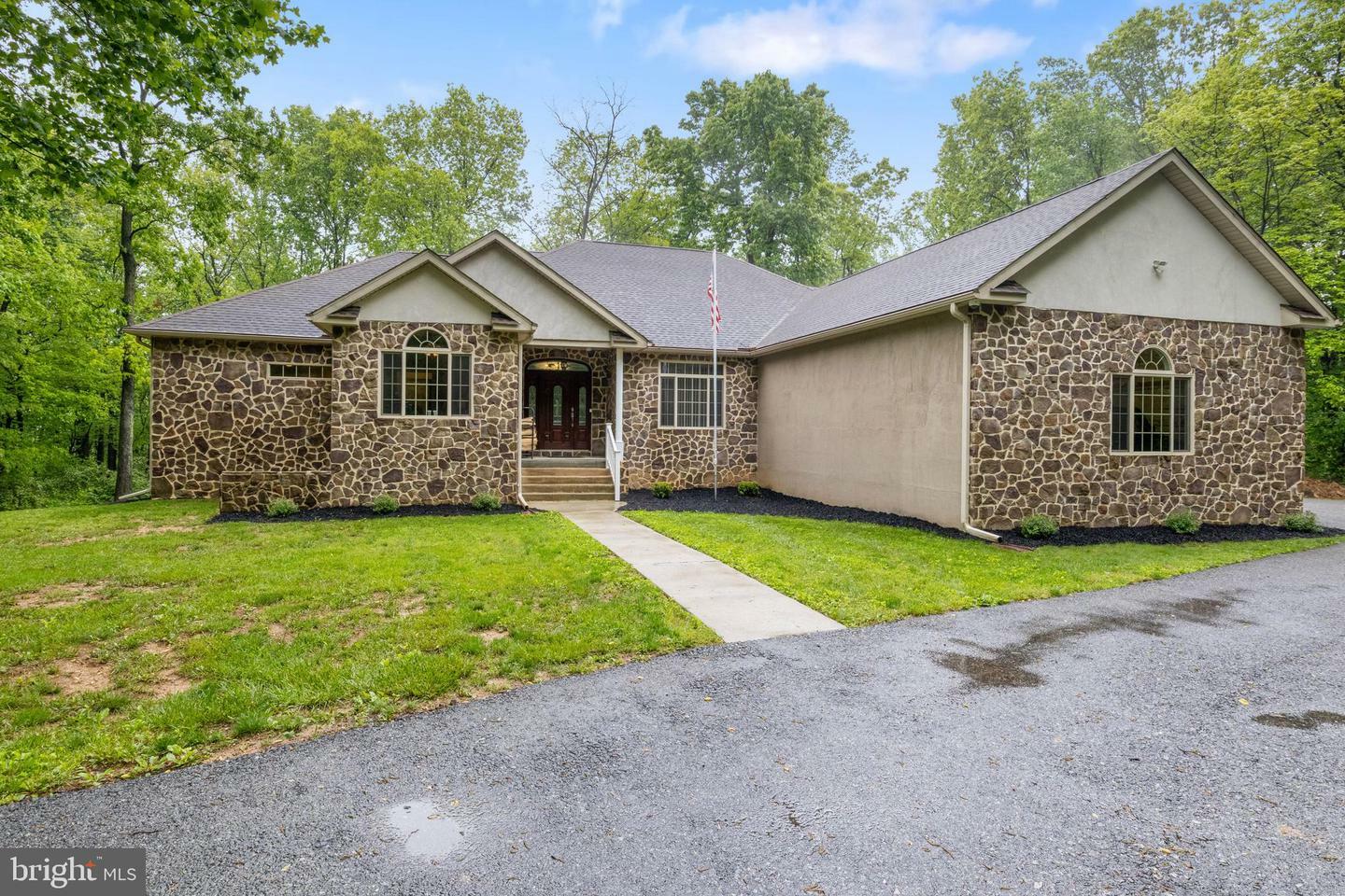 Property Photo: 1982 Whyte Lane PA 17362