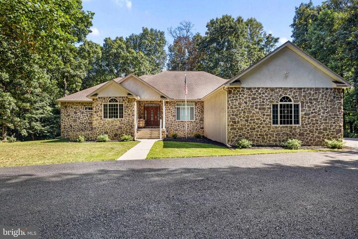 Property Photo: 1982 Whyte Lane PA 17362