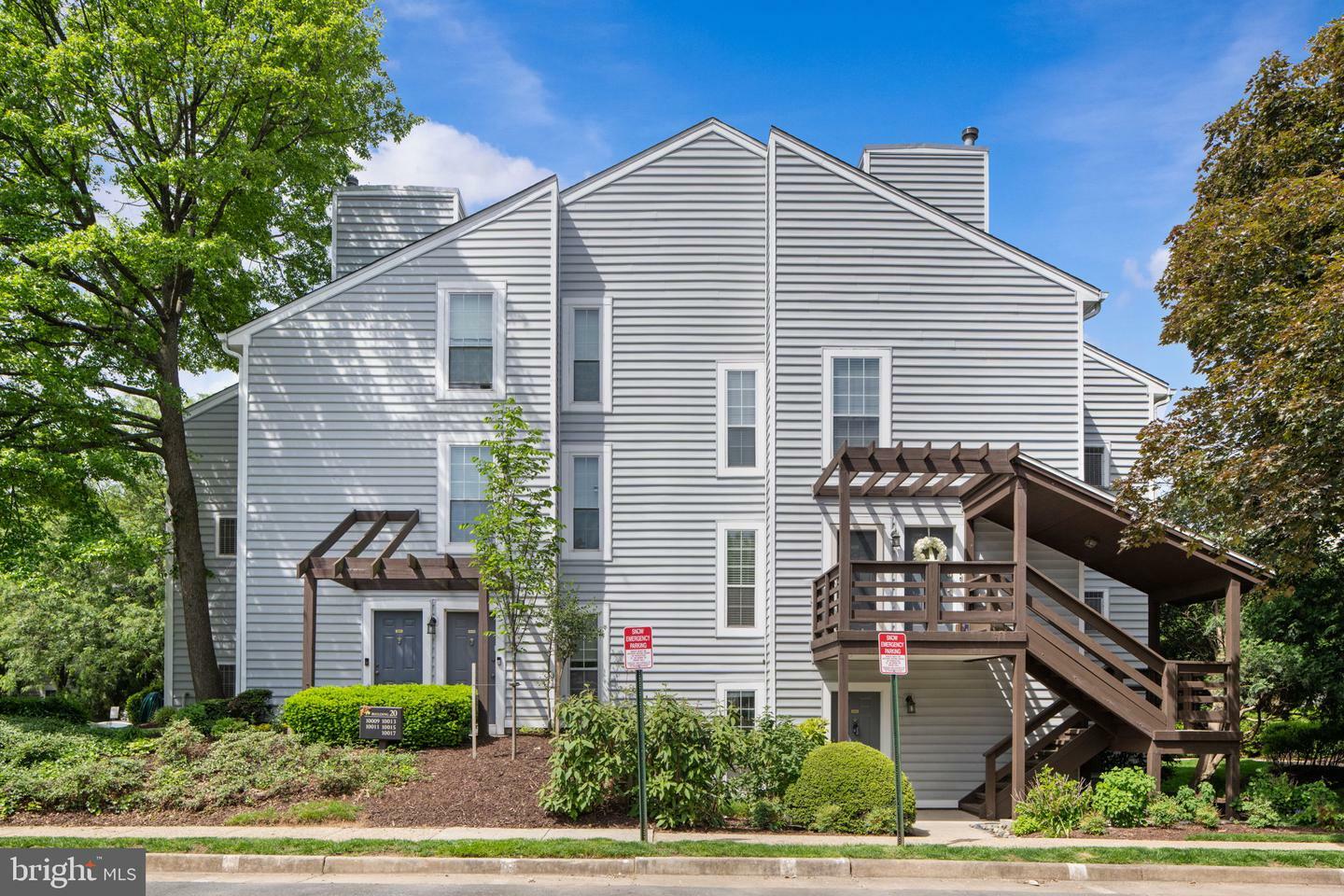 Property Photo: 10013 Oakton Terrace Road VA 22124