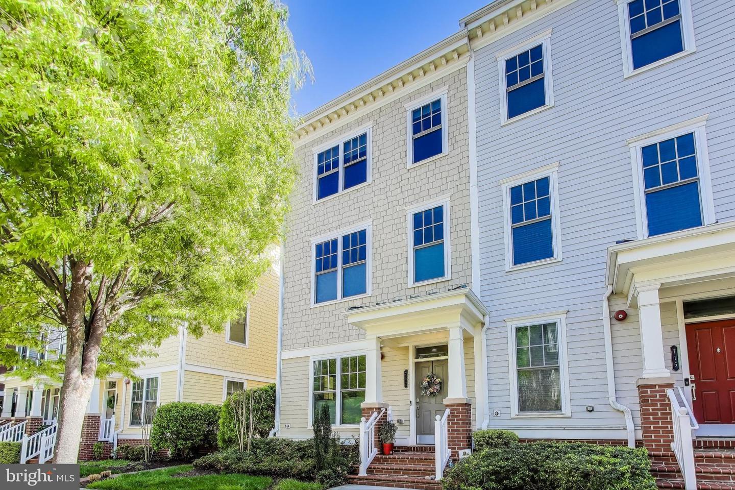 Property Photo: 717 Diamond Avenue VA 22301