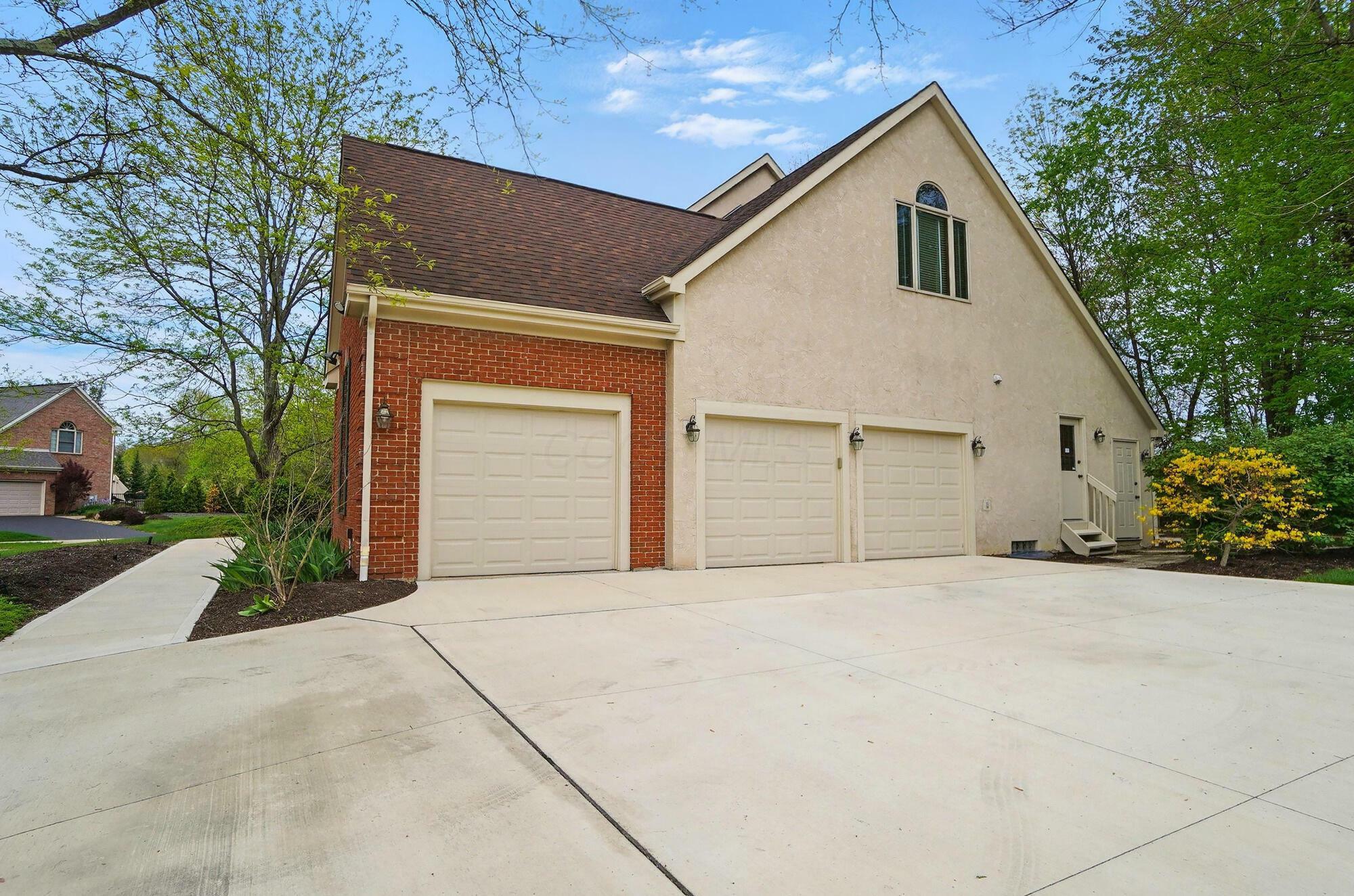 Property Photo: 2584 Rittenour Court OH 43004