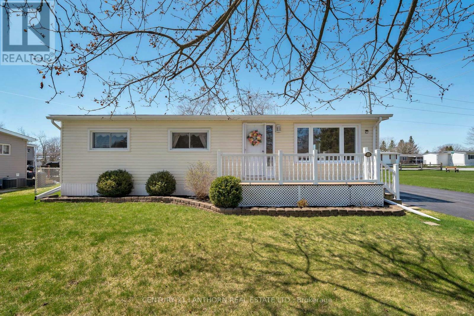 Property Photo: 111 Eastview Boulevard ON K8N 4Z3