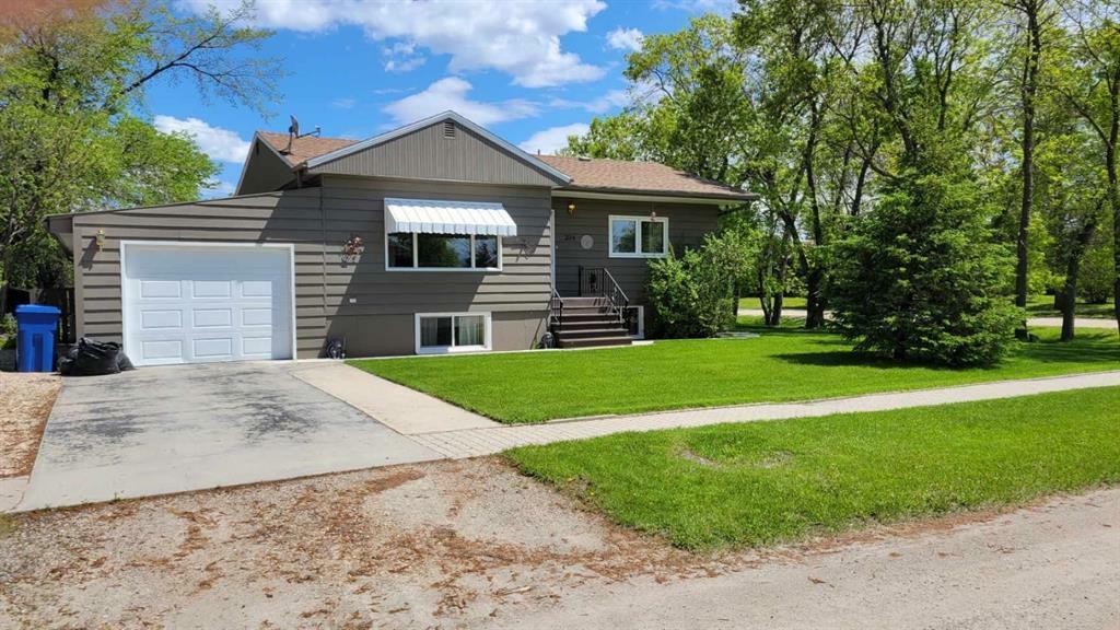 Property Photo: 204 Burrows Road MB R0J 1B0