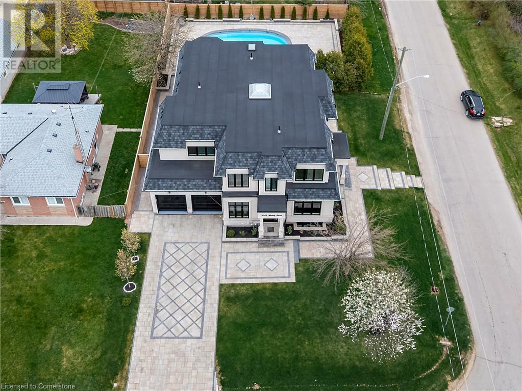 Photo de la propriété: 2049 Wakely Street ON L6L 2K3