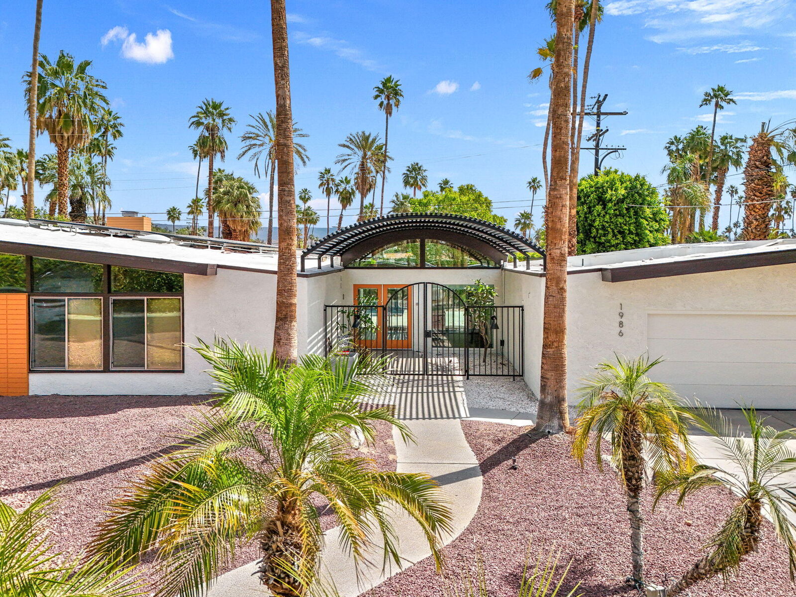 Property Photo:  1986 Yucca Place  CA 92264 