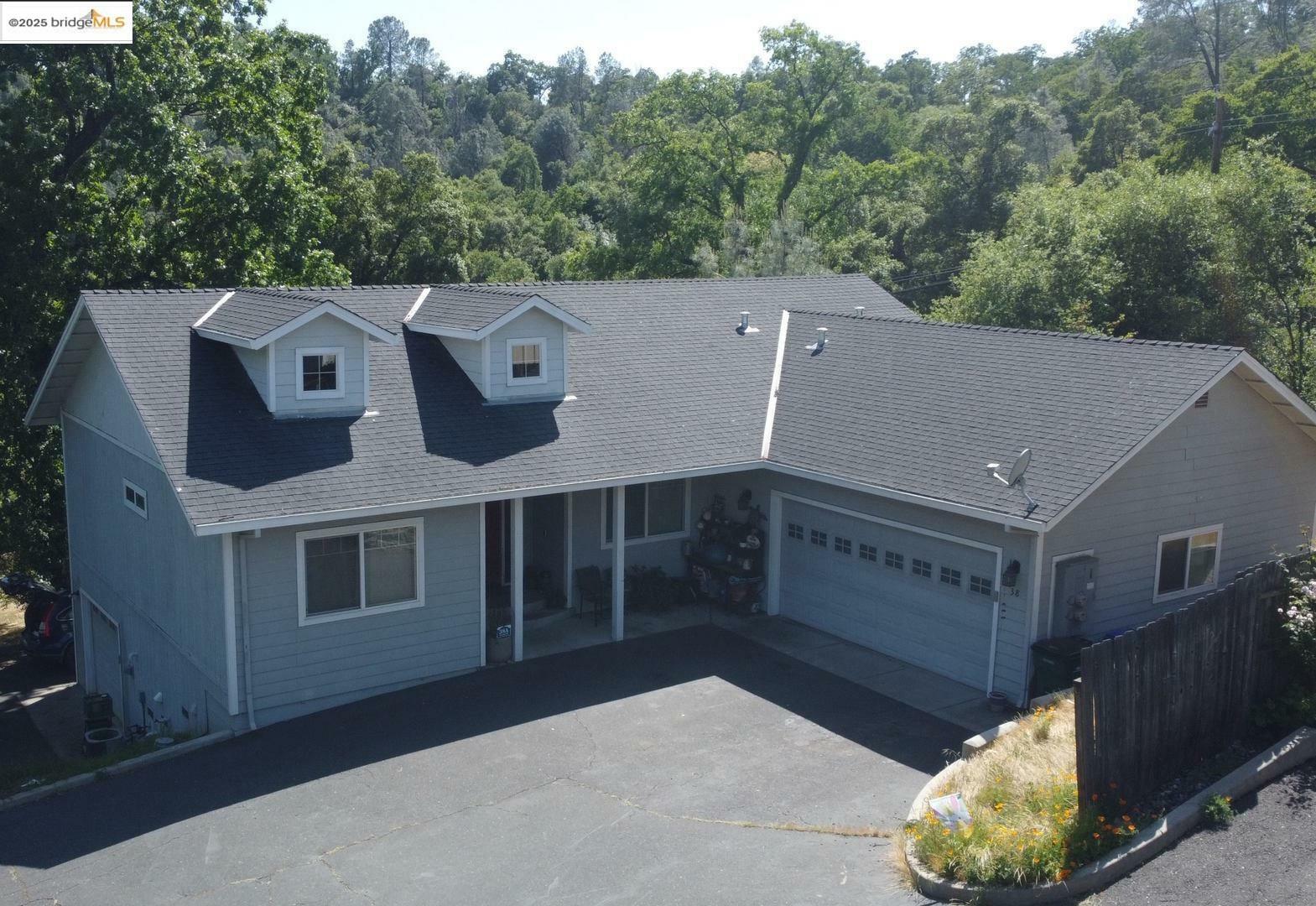 Property Photo: 38 Saratoga Rd CA 95370