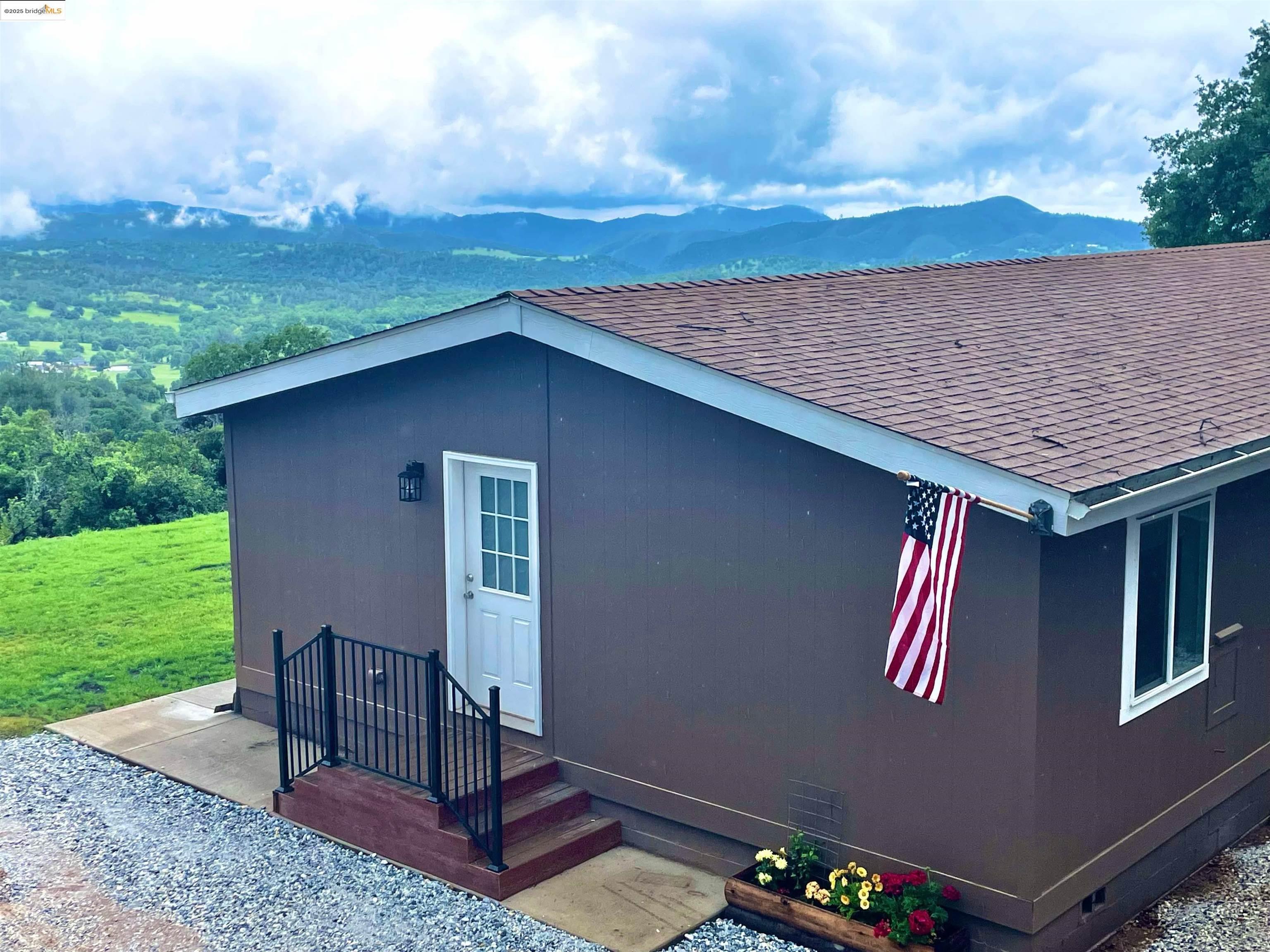 Property Photo:  14865 W Blue Bell Rd  CA 95370 