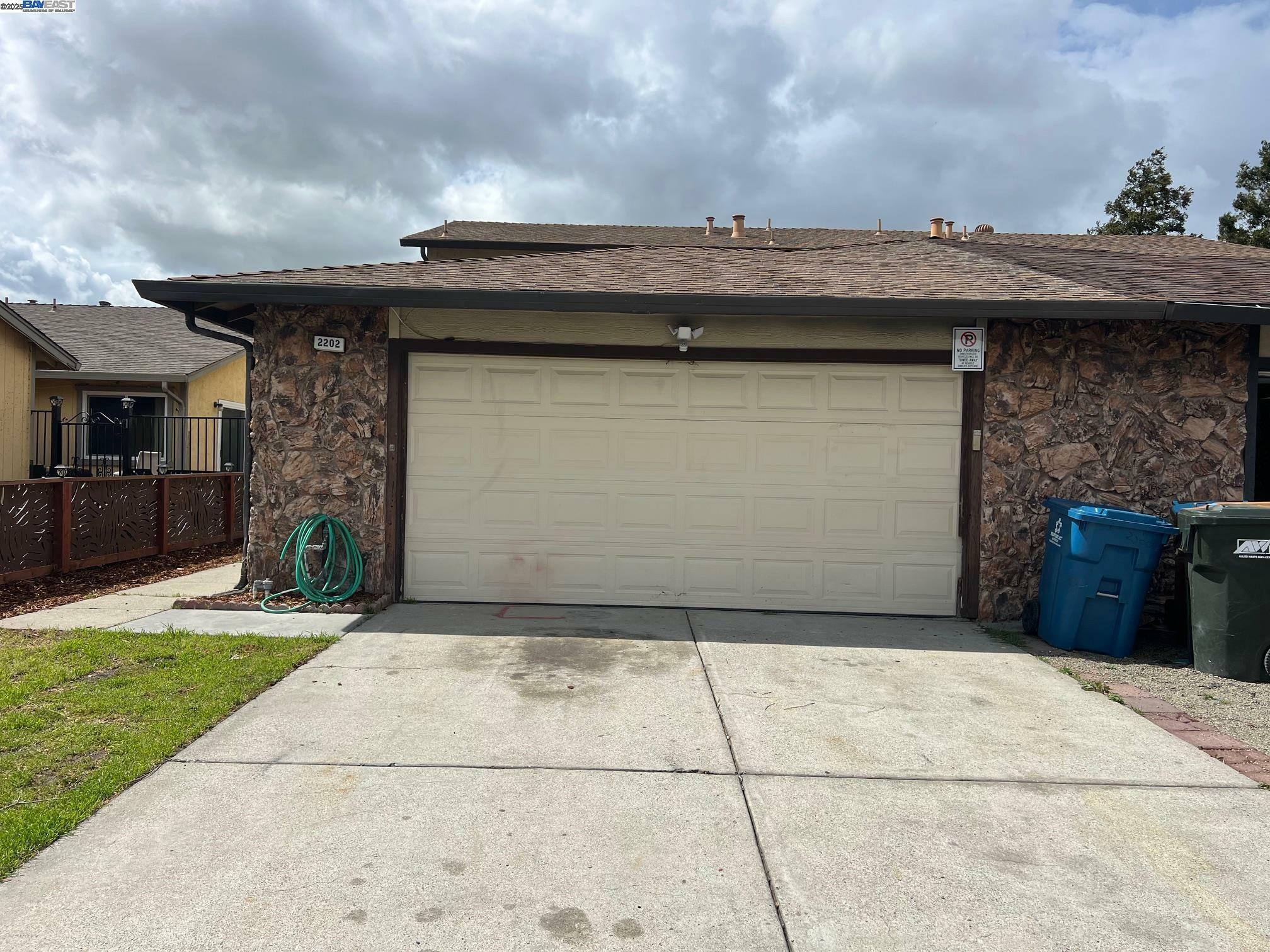 Property Photo: 2202 Banyan Way CA 94509