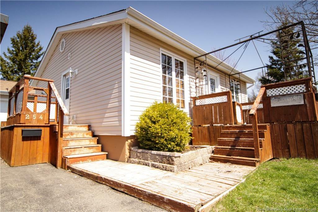 Photo de la propriété: 254 Westbrook Circle NB E1E 2M1