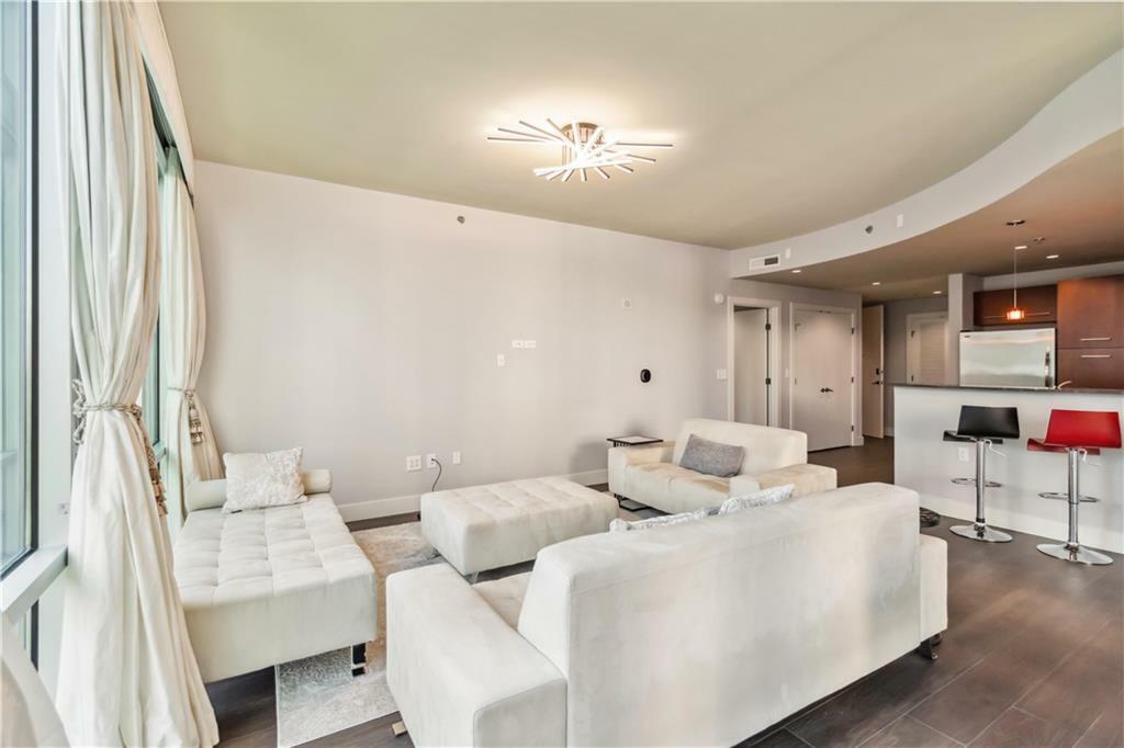 Property Photo: 20 10th Street NW 704 GA 30309