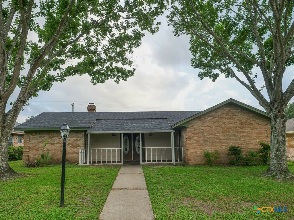 Property Photo: 603 King Arthur Street TX 77904