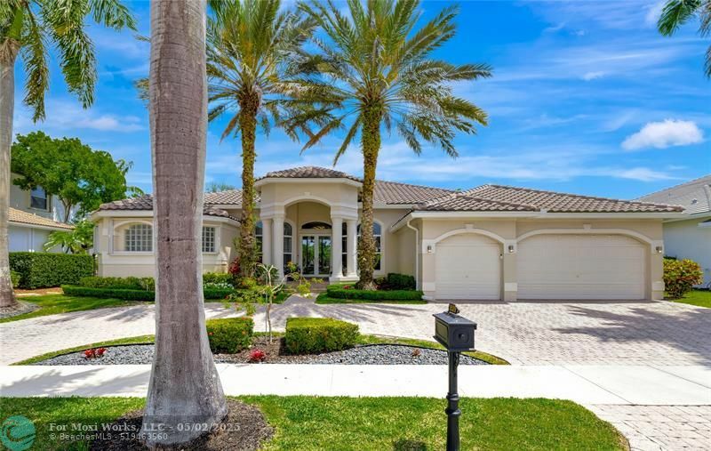 Property Photo: 2529 Montclaire Cir FL 33327
