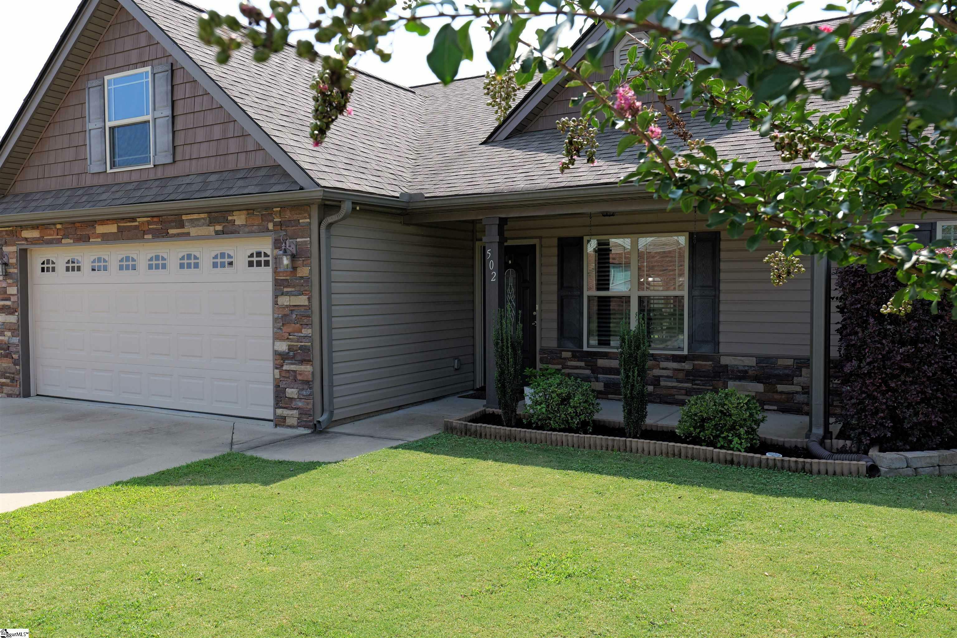 Property Photo: 502 E Heatherstone Lane SC 29376