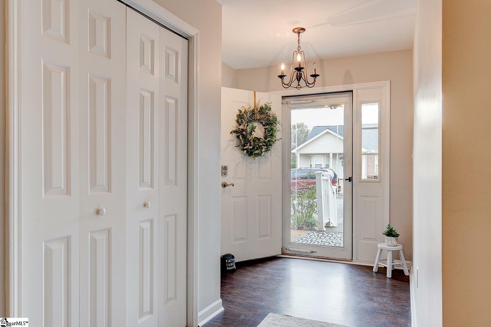 Property Photo: 4 Creekbend Court SC 29681