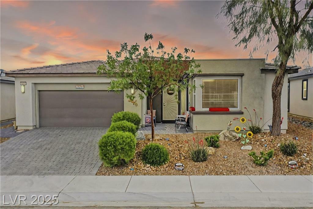 Property Photo: 4914 East Beacon Ridge Drive NV 89061