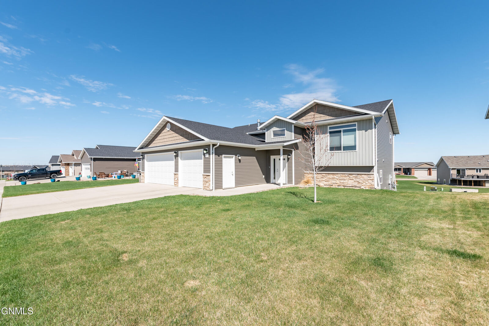 Property Photo:  5303 Onyx Drive  ND 58503 