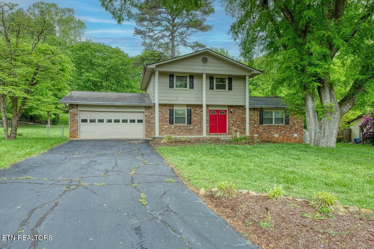 Property Photo: 11917 Midhurst Drive TN 37934