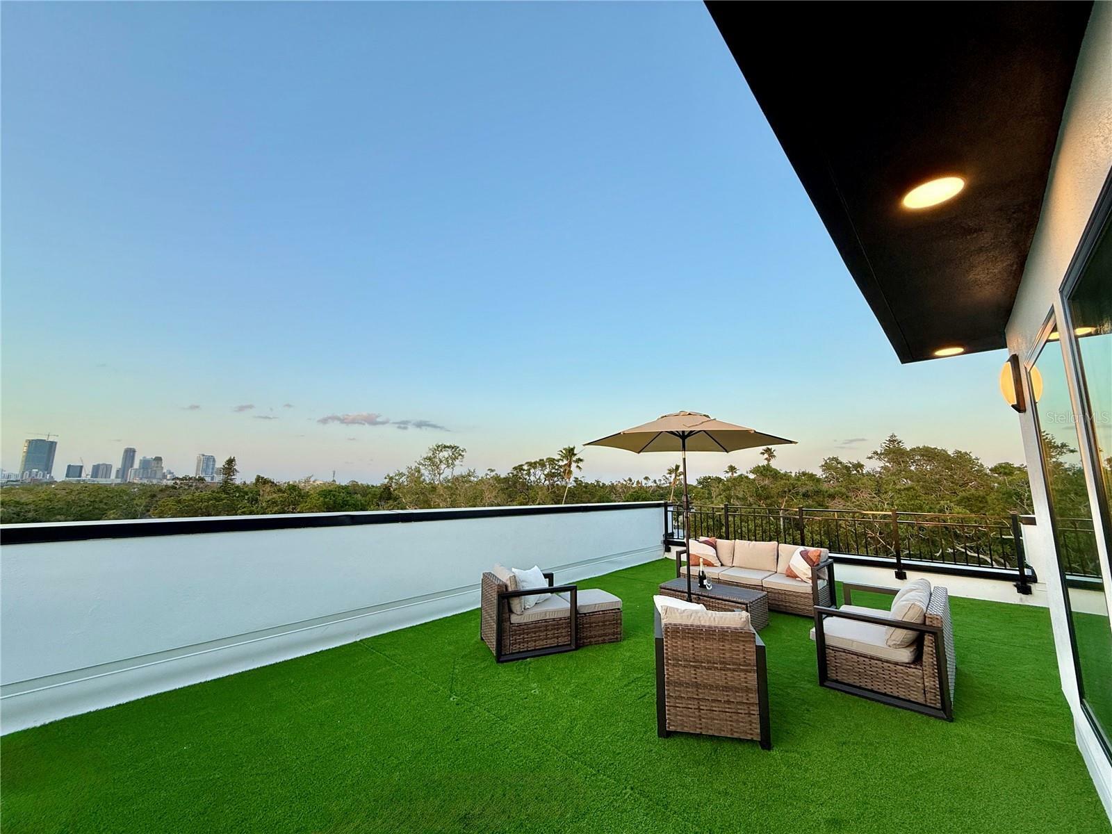 Property Photo: 2104 4th Street S FL 33705