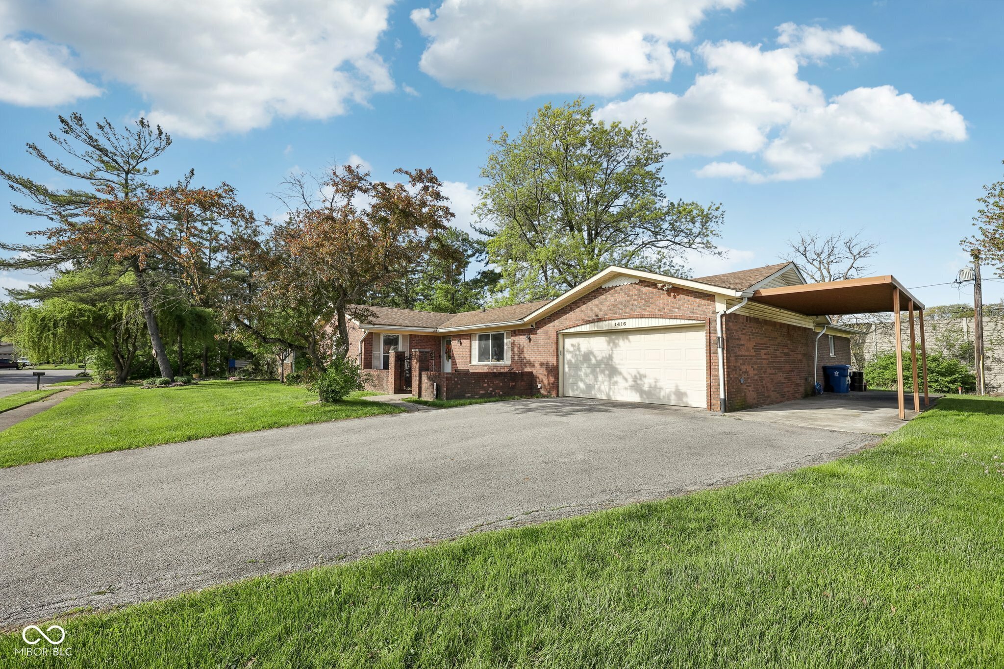 Property Photo: 1416 Wellington Avenue IN 46219